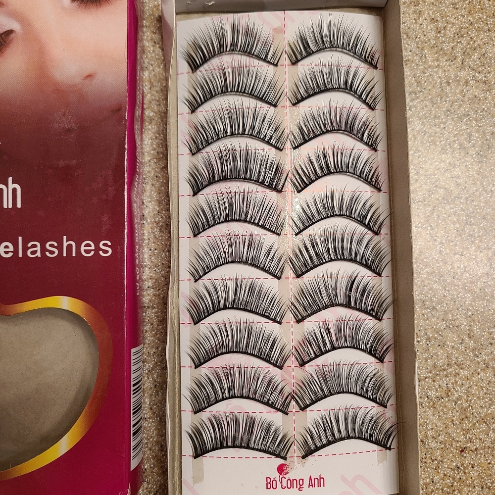 False eyelashes - Picture 2 of 2